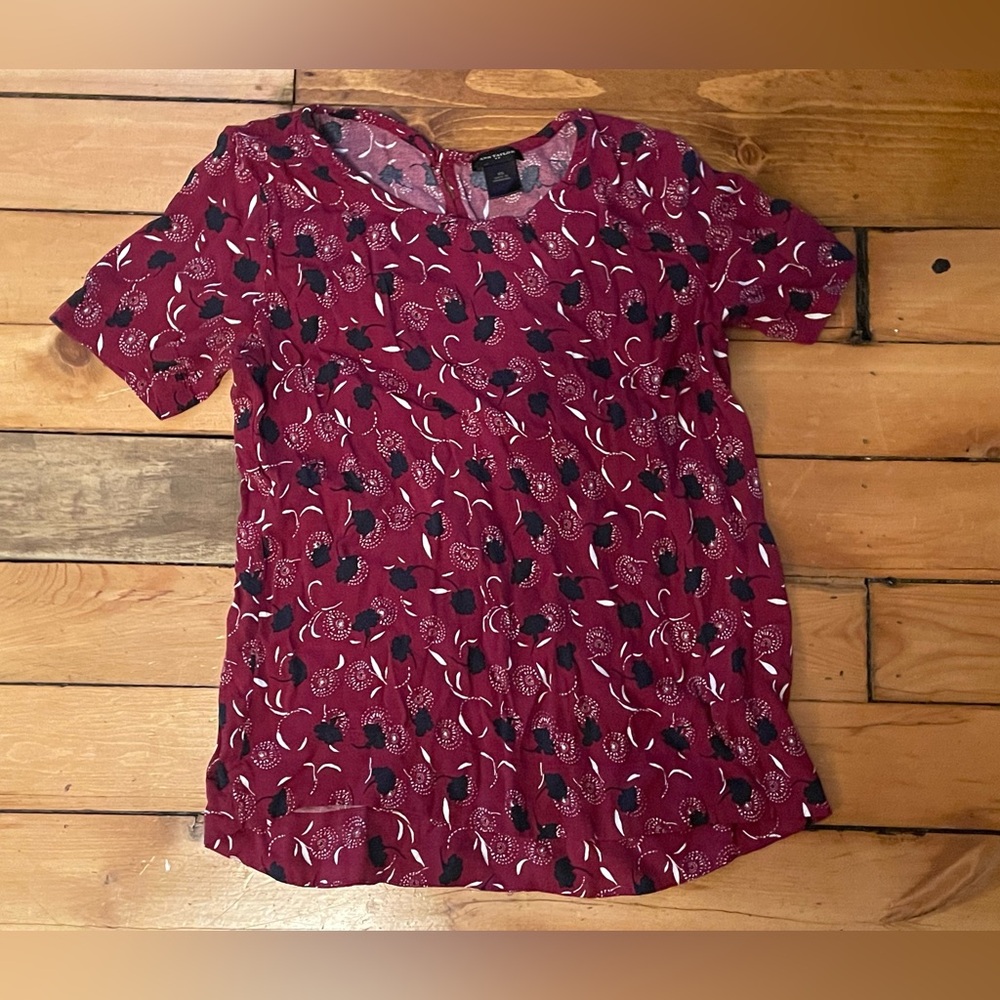 Ann Taylor Burgundy Floral Short Sleeve Blouse Womens XS Preowned